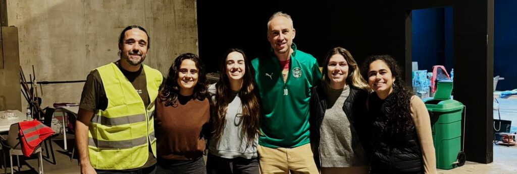 Jordi Oliver y Juanjo Torres, junto a otros miembros de Alumni